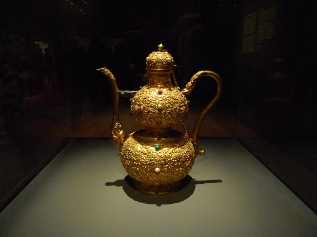 Ewer in gourd shape (longevity) with dragon design