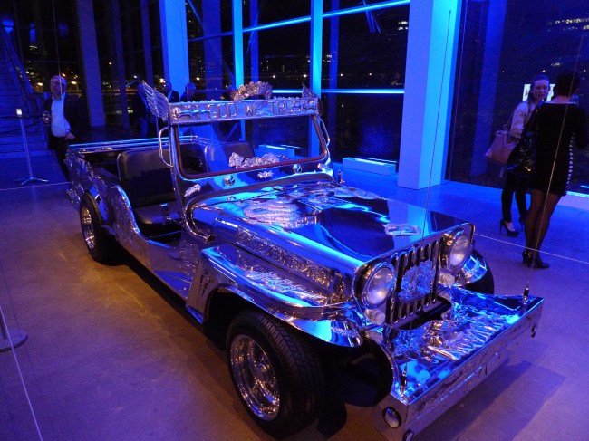 Isabel & Alfredo Aquilizan, In God we Trust (version 2), 2009