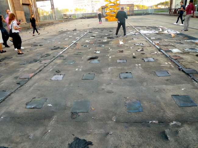 A grid of order within the chaos