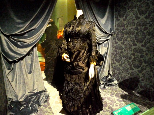 Deadwood-like colonial frock