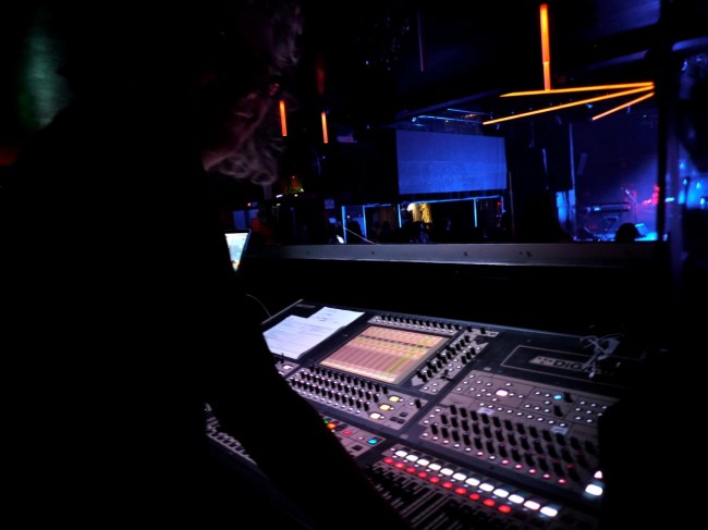 men-love-to-twiddle-their-knobs